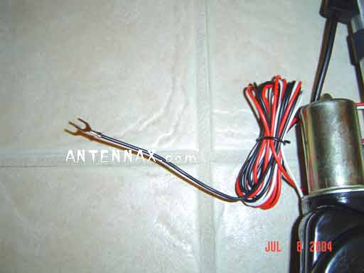 DO NOT splice the BLACK GROUND WIRE on the new power antenna to the